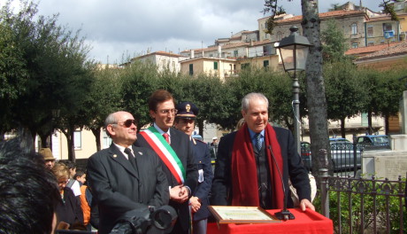 Nino Melito Petrosino il sindaco di Padula e Roberto G. Trapani della Petina