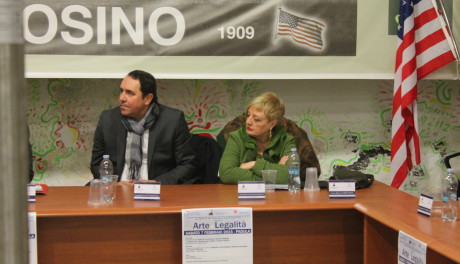 Il Presidente della Joe Petrosino International Association, Giovanni Cancellaro e la scrittrice Anna Maria Corradini