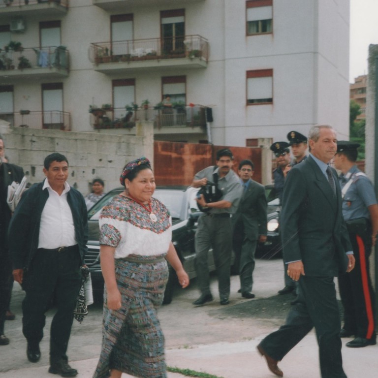 Ingresso del Premio Nobel per la pace Rigoberta Menchù al Giardino della Concordia